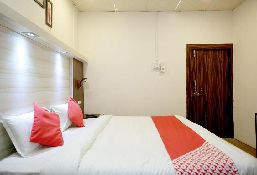 Hotelli Vaccinated Staff Spot On 74621  E Square Nxt