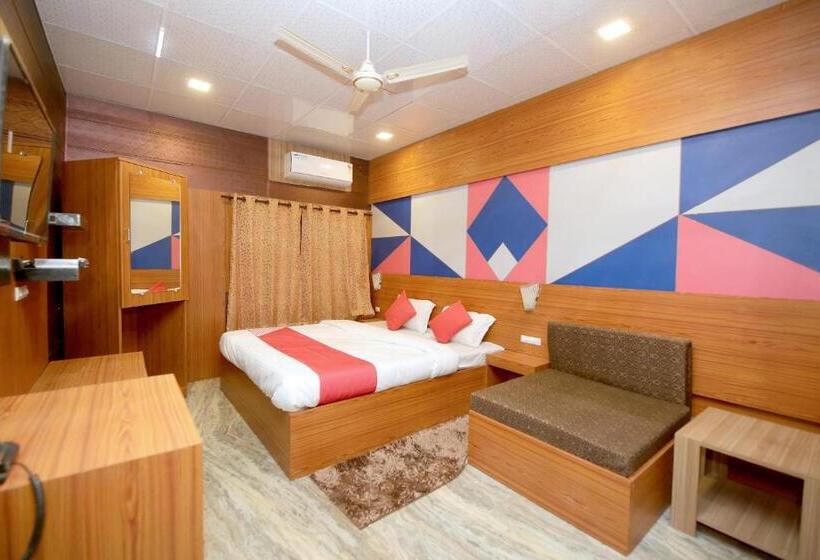 Hotelli Vaccinated Staff Spot On 74621  E Square Nxt