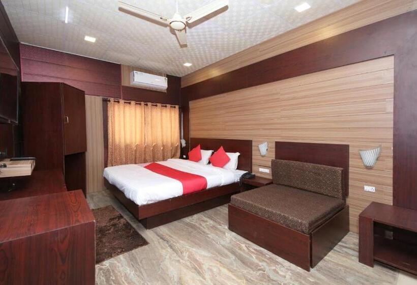 Hotelli Vaccinated Staff Spot On 74621  E Square Nxt