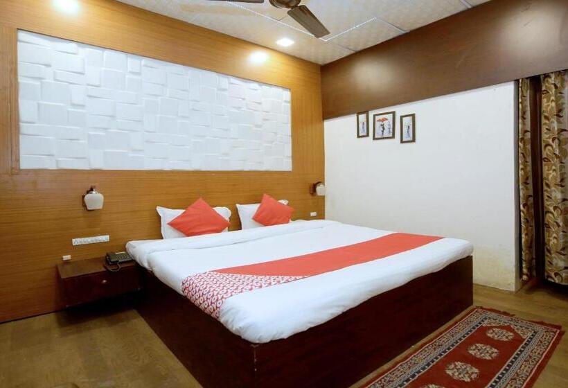 Hotelli Vaccinated Staff Spot On 74621  E Square Nxt