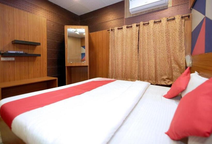 Hotelli Vaccinated Staff Spot On 74621  E Square Nxt