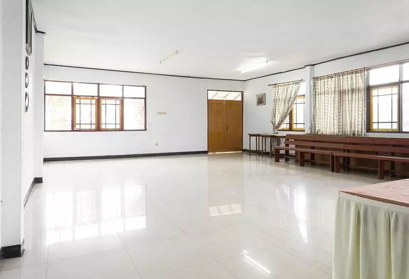 Majatalo Reddoorz @ Hotel Damanaka Pangalengan