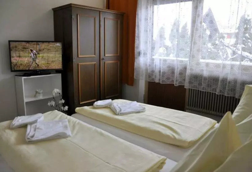 Pension Central