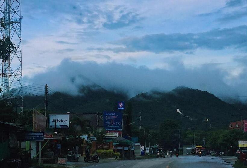 Общежитие Baan Mai Sak