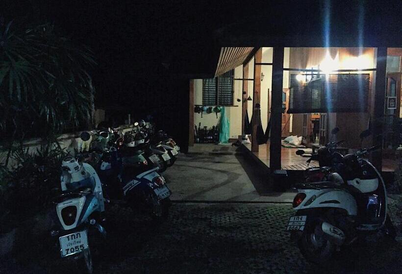 Общежитие Baan Mai Sak