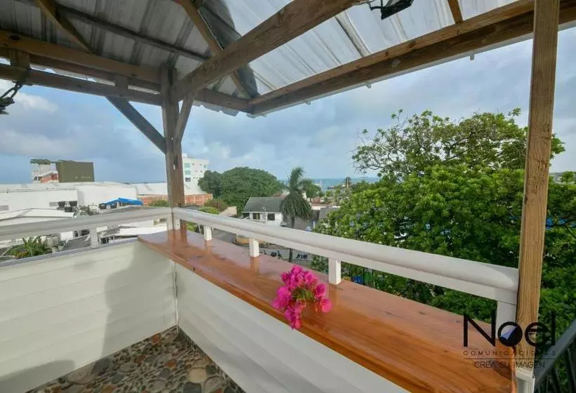 هاستل Posada J&j Forbes   1