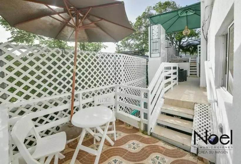 هاستل Posada J&j Forbes   1