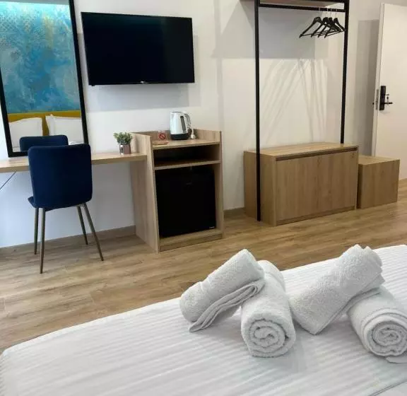 Aamiaismajoitus (B&B) Emaar Hotel Ksamil   Beachfront , Newly Renovated