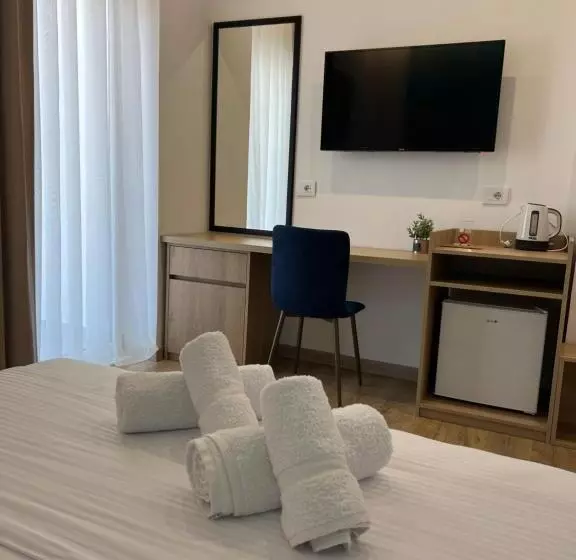 Aamiaismajoitus (B&B) Emaar Hotel Ksamil   Beachfront , Newly Renovated