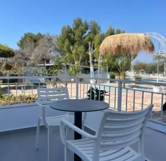 Aamiaismajoitus (B&B) Emaar Hotel Ksamil   Beachfront , Newly Renovated