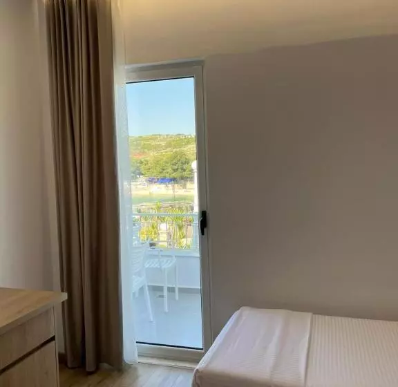 Aamiaismajoitus (B&B) Emaar Hotel Ksamil   Beachfront , Newly Renovated