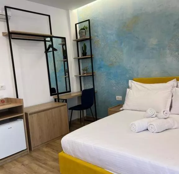 Aamiaismajoitus (B&B) Emaar Hotel Ksamil   Beachfront , Newly Renovated