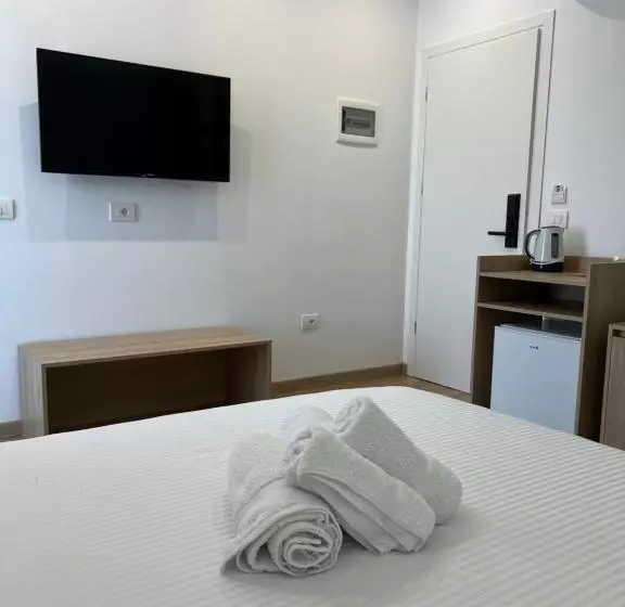 Aamiaismajoitus (B&B) Emaar Hotel Ksamil   Beachfront , Newly Renovated