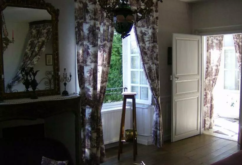 Aamiaismajoitus (B&B) Le Chateau De Prauthoy