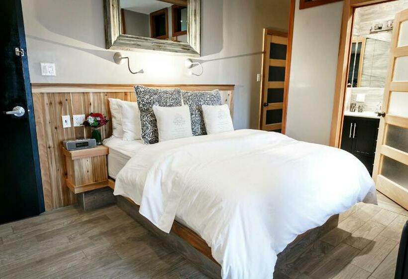 فندق Blue On Water