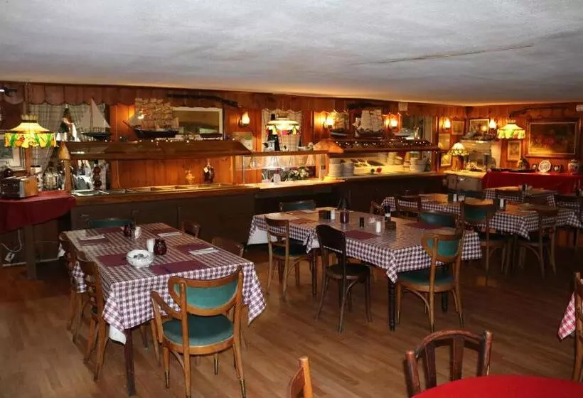 Hotelli Colonial Inn