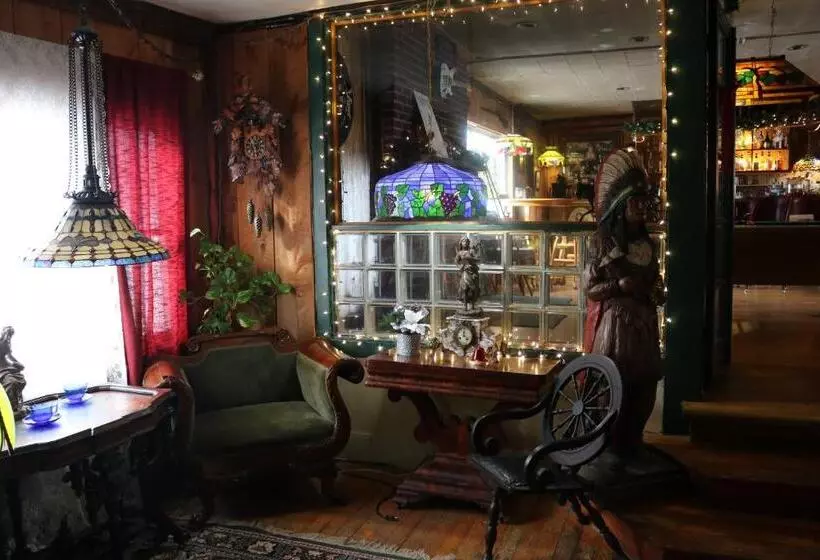 Hotelli Colonial Inn