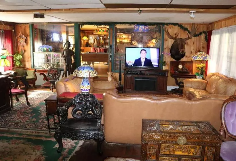 Hotelli Colonial Inn