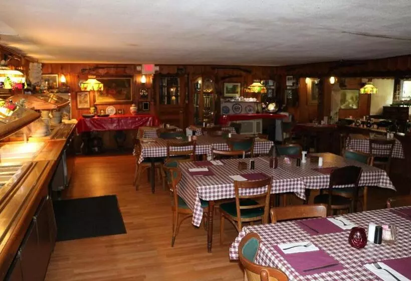 Hotelli Colonial Inn