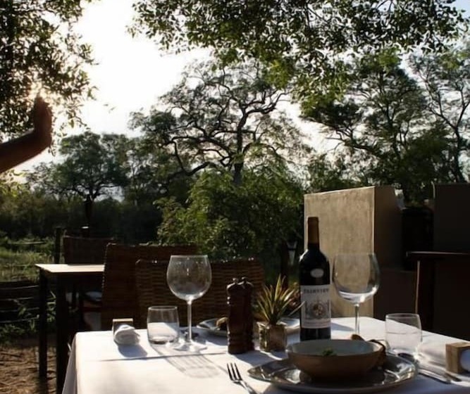 בית מלון כפרי Rafiki Bush Lodge