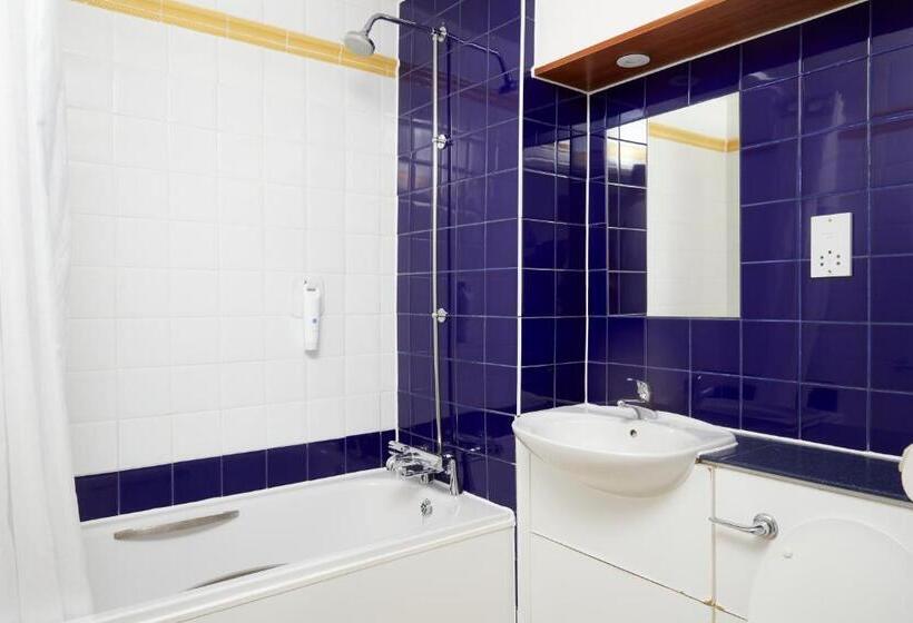 فندق Wheatsheaf By Chef & Brewer Collection