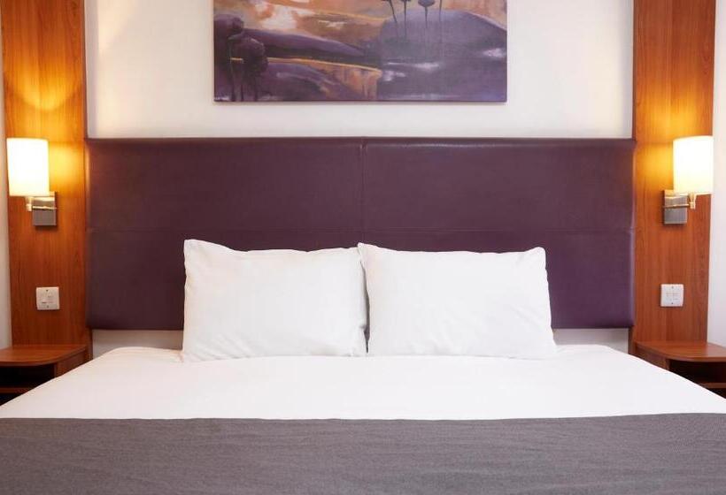 فندق Wheatsheaf By Chef & Brewer Collection