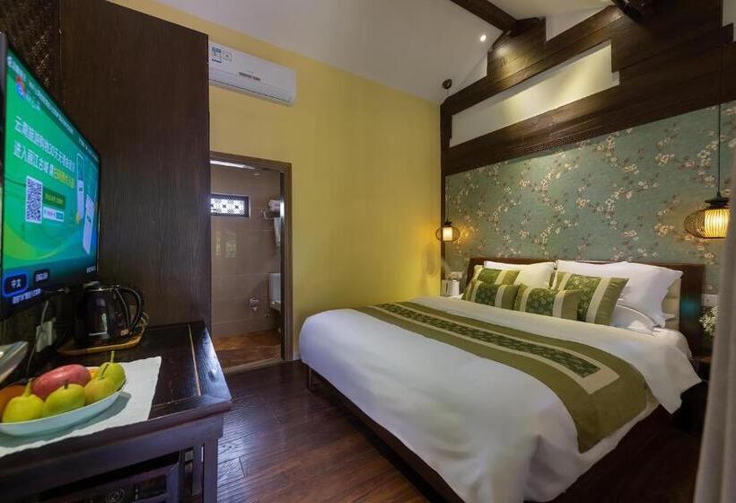 Pension Lijiang Gui Yuan Tian Ju Guesthouse