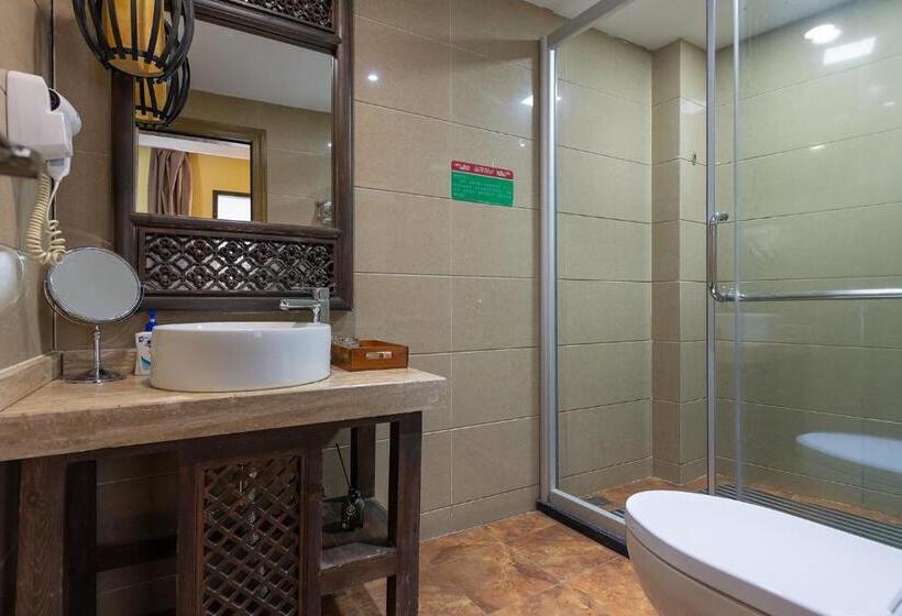 Pension Lijiang Gui Yuan Tian Ju Guesthouse