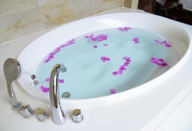 Pension Lijiang Gui Yuan Tian Ju Guesthouse