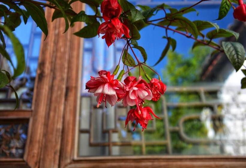 Pension Lijiang Gui Yuan Tian Ju Guesthouse