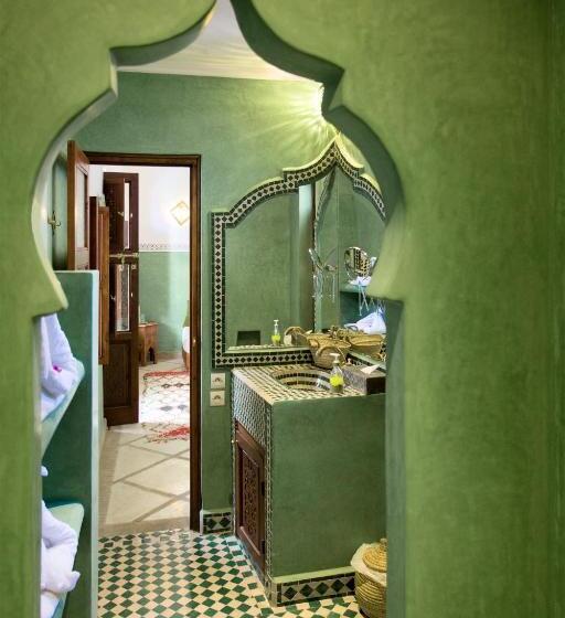 ریاض Astra Damus