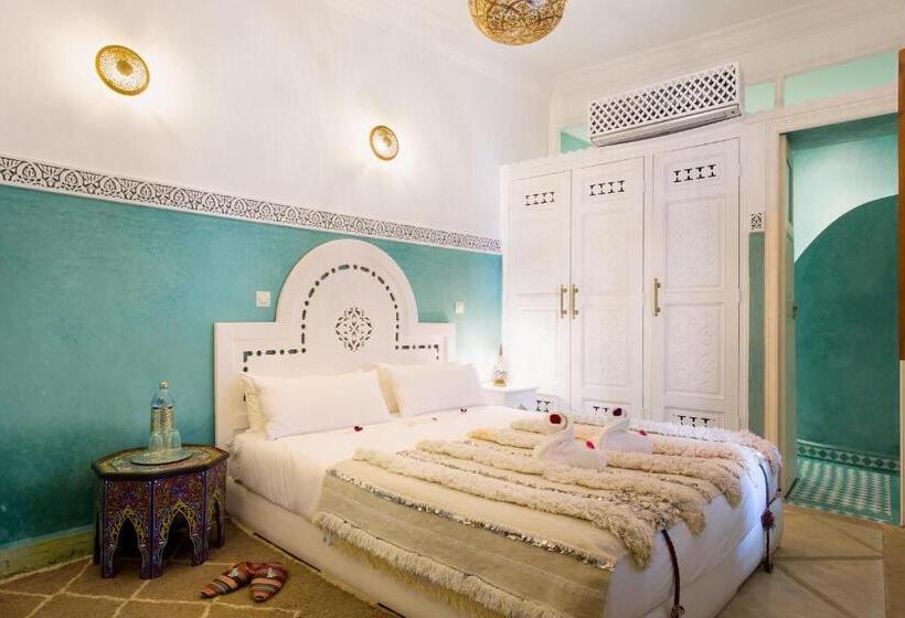 ریاض Astra Damus