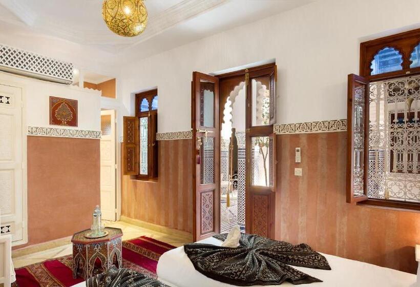 ریاض Astra Damus