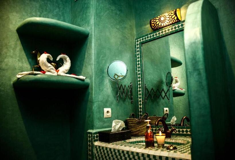 ریاض Astra Damus