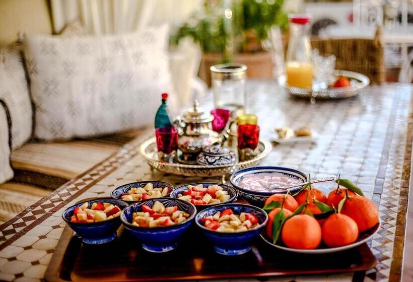 ریاض Astra Damus