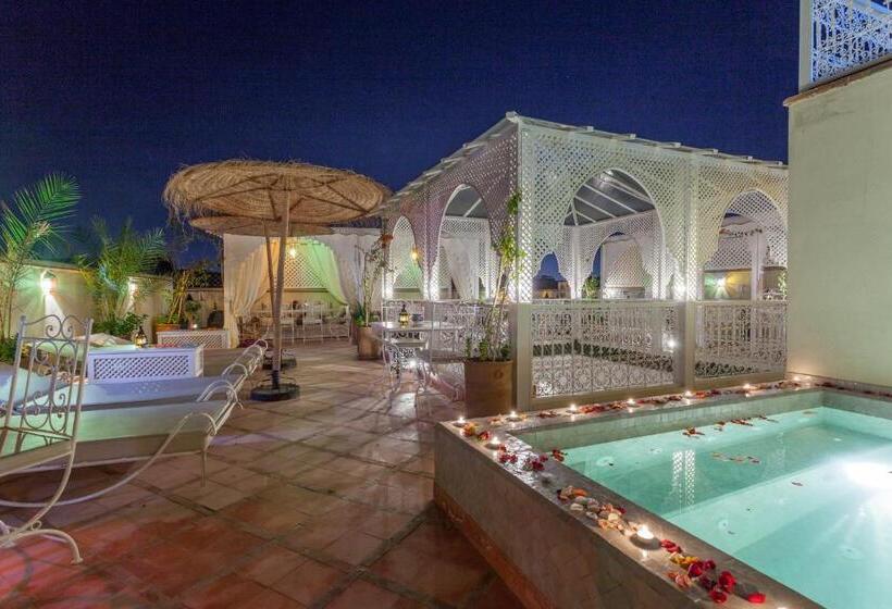 ریاض Astra Damus