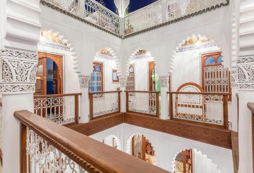 ریاض Astra Damus