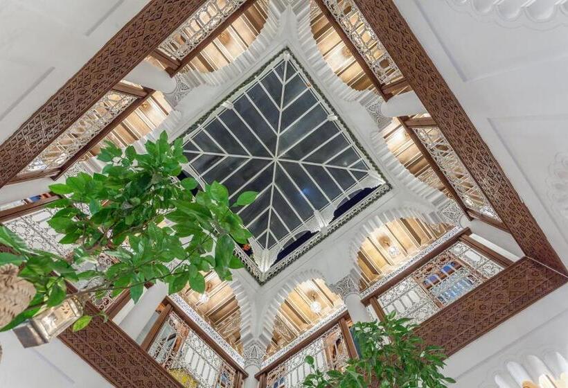 ریاض Astra Damus