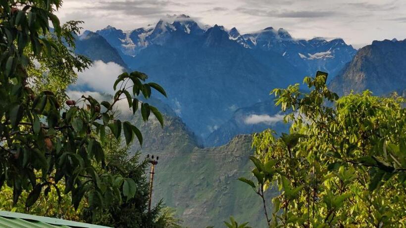 Hotel Himalayan High, Auli, By Himalayan Eco Lodges