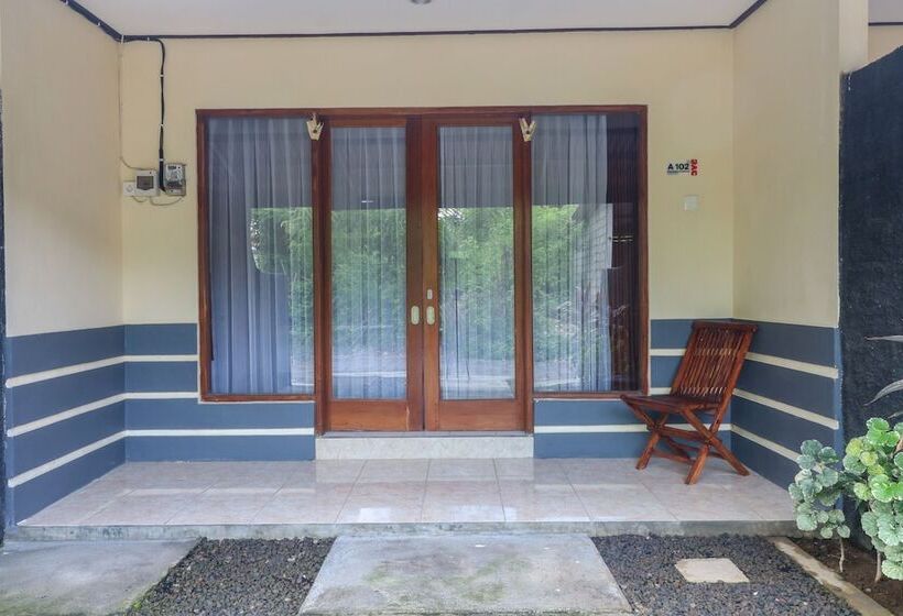 בית מלון כפרי Kenanga Homestay By Oyo Rooms