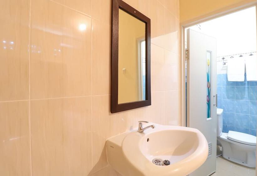 בית מלון כפרי Kenanga Homestay By Oyo Rooms