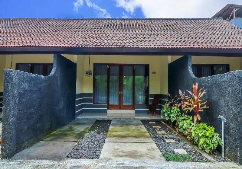 בית מלון כפרי Kenanga Homestay By Oyo Rooms