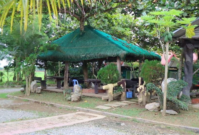 בית מלון כפרי Nipa Hut Resort