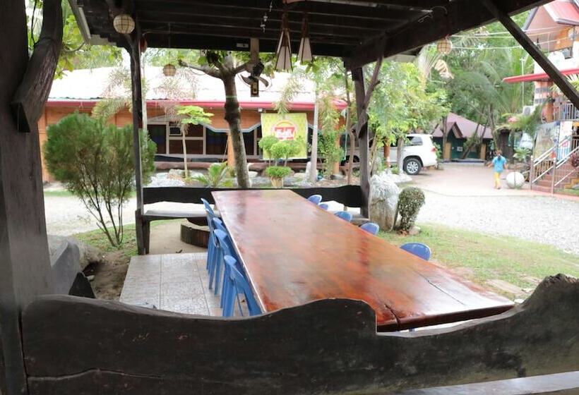 בית מלון כפרי Nipa Hut Resort