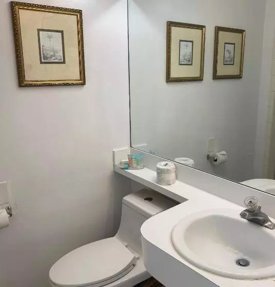 هتل Silver Sands Beach Resort