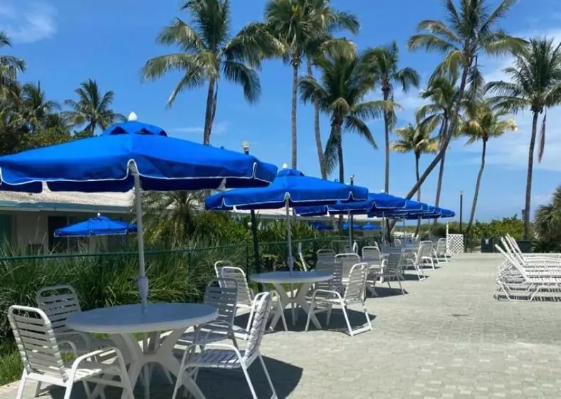 هتل Silver Sands Beach Resort