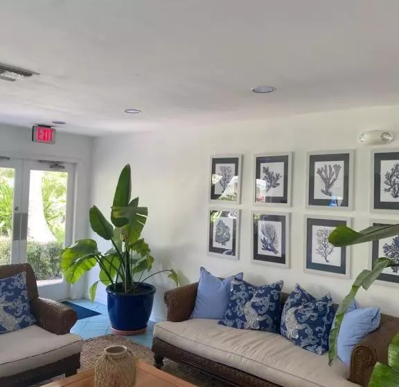 هتل Silver Sands Beach Resort