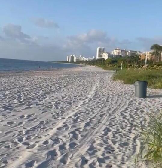 בית מלון כפרי Silver Sands Beach Resort