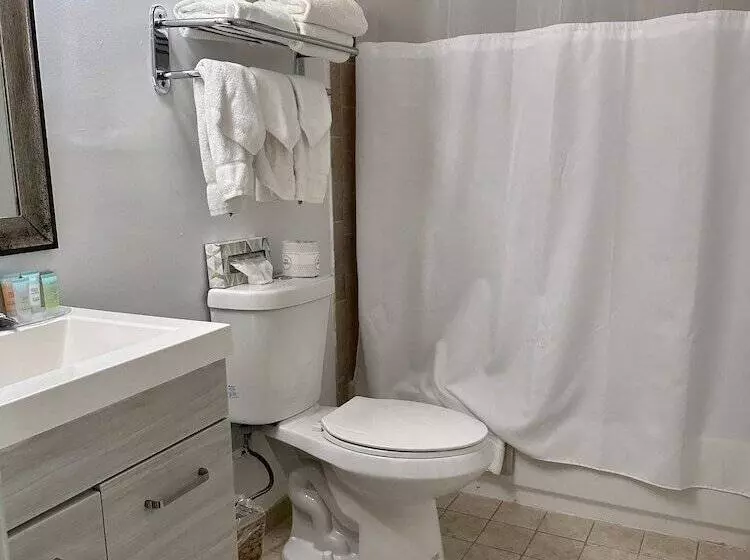 هتل Silver Sands Beach Resort