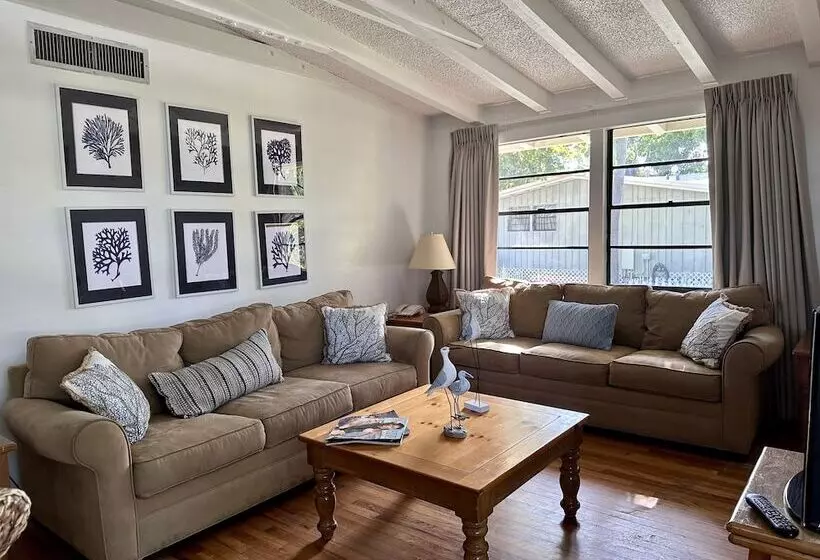 هتل Silver Sands Beach Resort